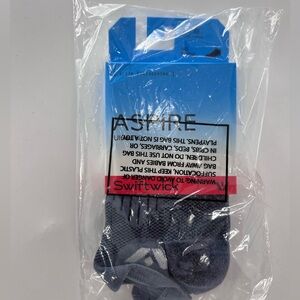 Swiftwick aspire no show socks blue new large